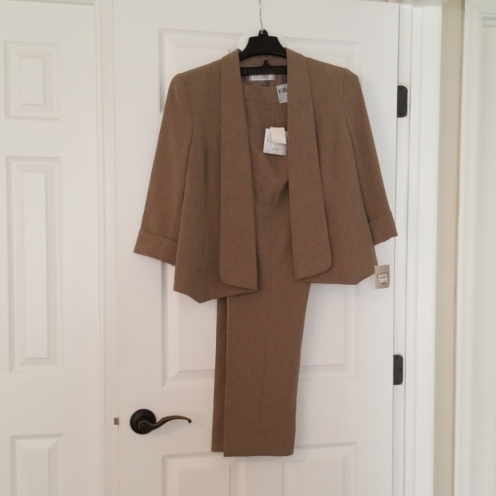 Kasper womans suit